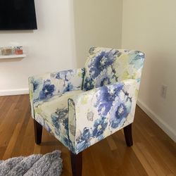 (2 Floral Accent chairs)