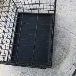 Medium pet crate 24 x 17 x 19 length width height