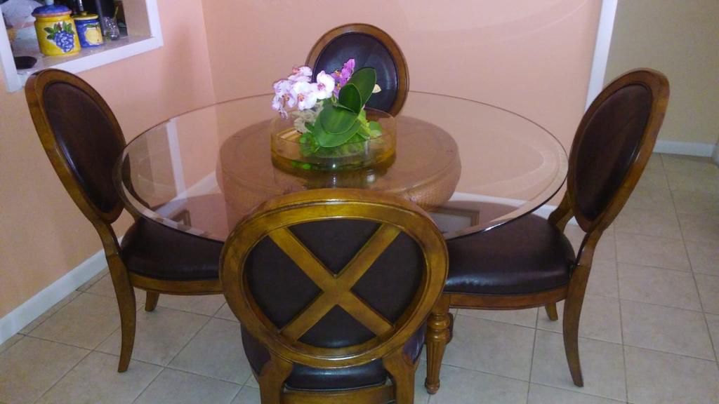 Dinning table with ornament