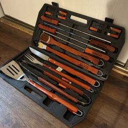 GOURMET TRADITIONS BBQ SET