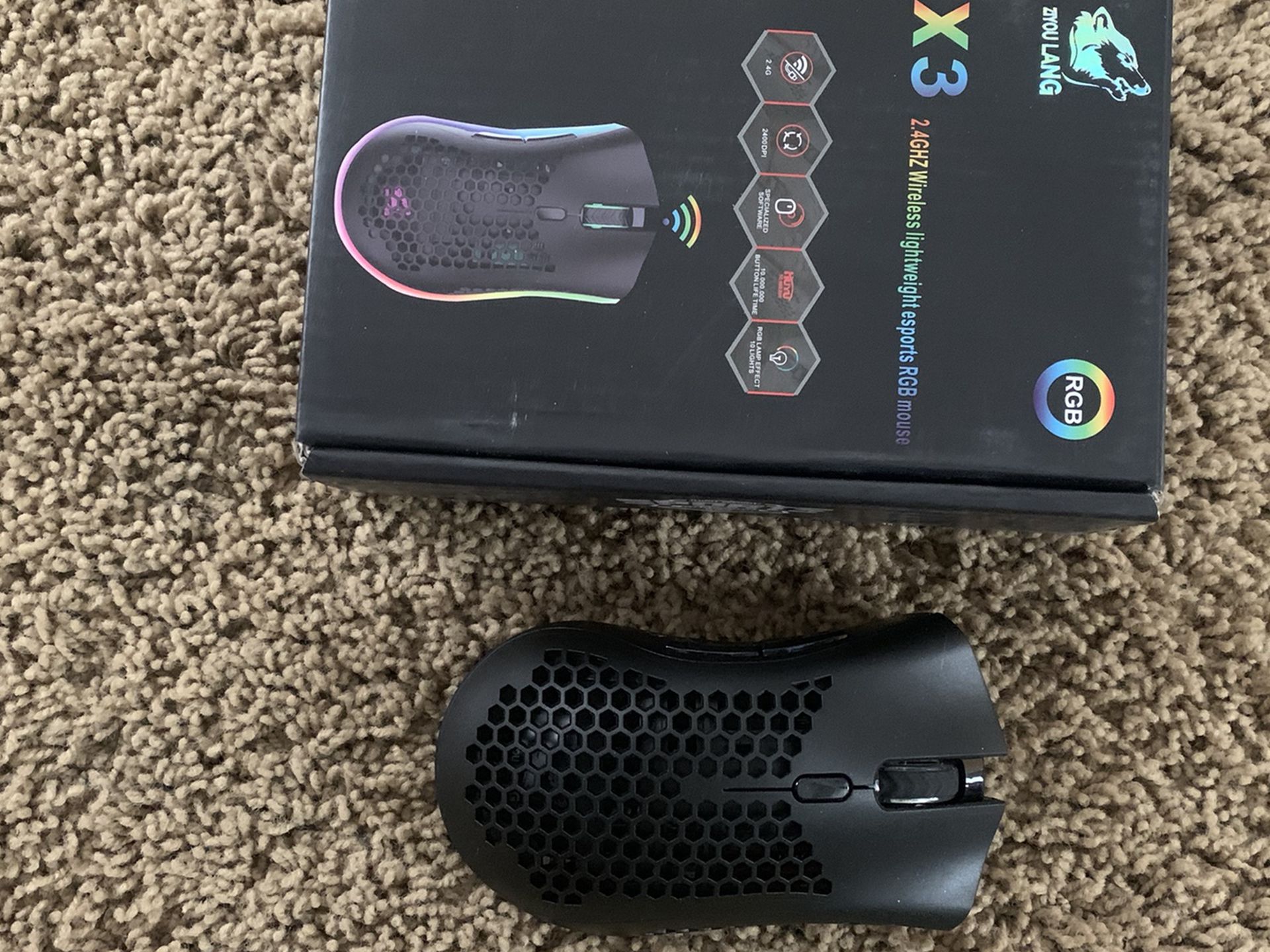 Wireless honeycomb gaming mouse