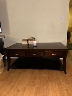 3 drawer coffee table w/ storage .