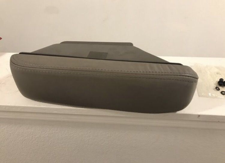 RSX boomerang arm rest