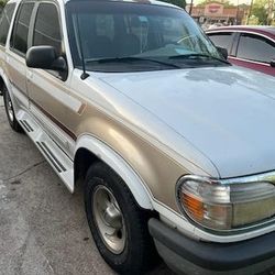 1998 Ford Explorer