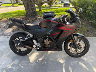 2019 Honda CBR 300R, 11K miles, Clean Title