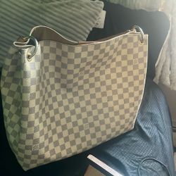 Louis Vuitton : Graceful MM