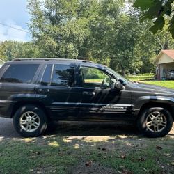 2004 Jeep Grand Cherokee  Parts Car