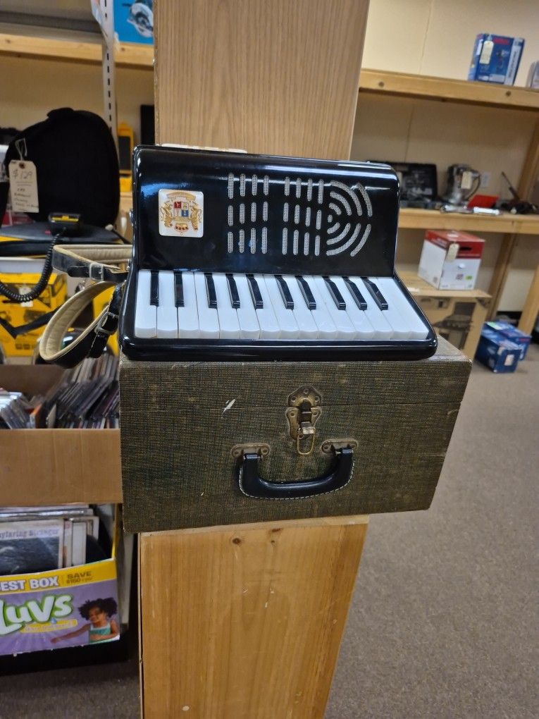 Noble 25 Key Vintage Italian Accordion With Case