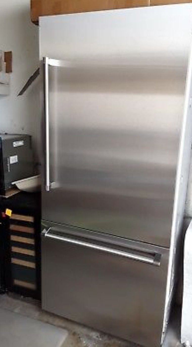Thermador Freedom 36" Built-in Flush Bottom Freezer Refrigerator CP T36IB800SP $5,975.00