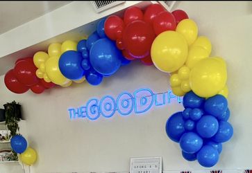 CUSTOM BALLOON ARCHES