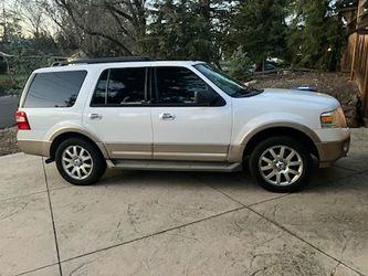 2011 Ford Expedition  XLT