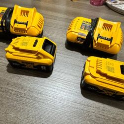 Fast Charger Dewalt And 2  Battery 6AH