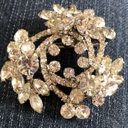 Elegant Vintage Rhinestone Pin