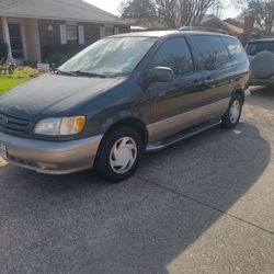 2001 TOYOTA SIENNA XLT