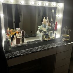 Hollywood Vanity Desk with Lights & Drawers – Excellent Condition