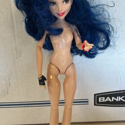 Disney Descendants 3 Royal Engagement Nude Mal 11 Doll for Sale in  Goldsboro, NC - OfferUp