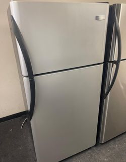 Frigidaire Top Freezer Fridge – Stainless, Clean, 19 cu ft