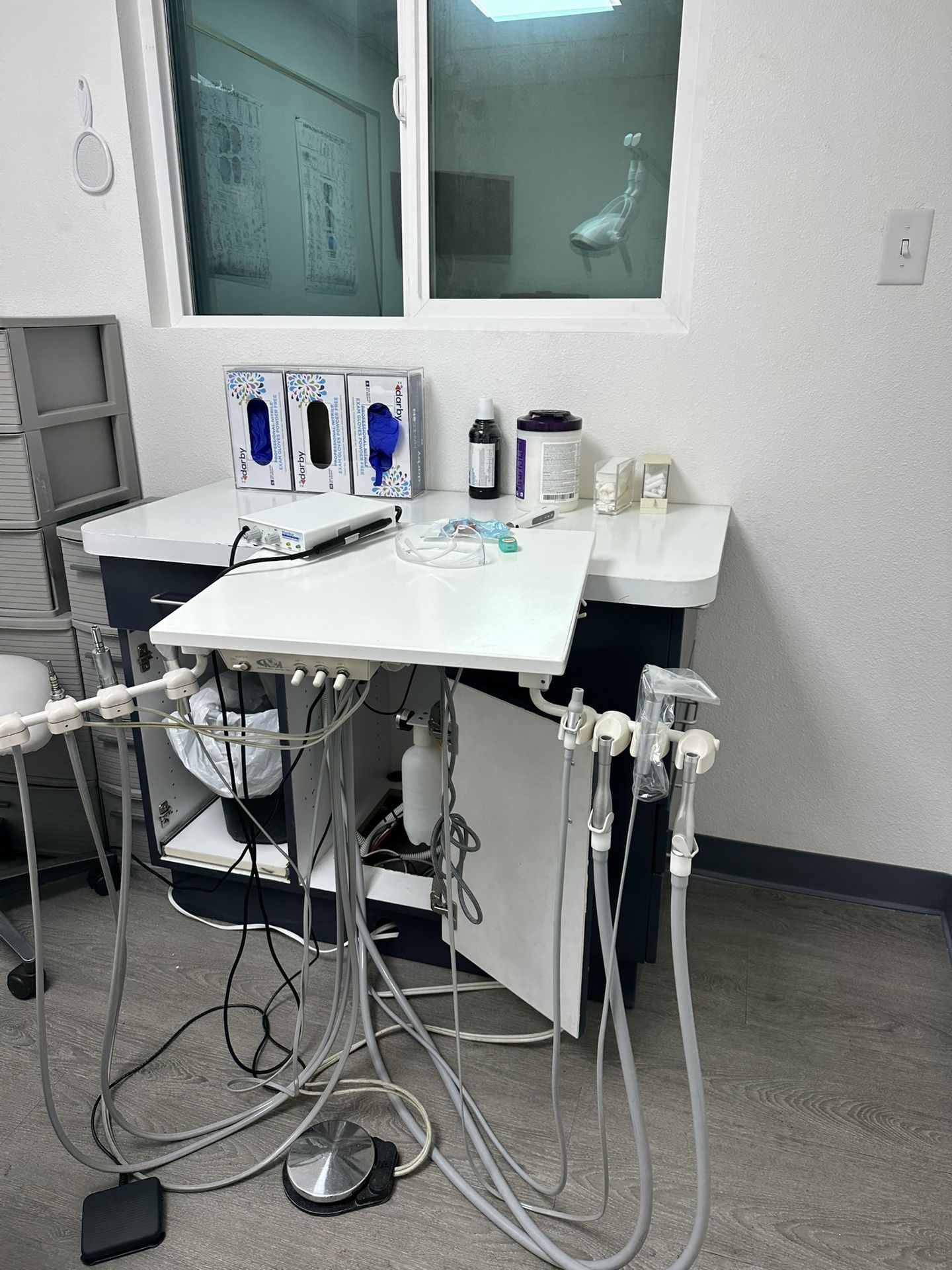 Dental Delivery Units 12 O’clock