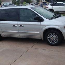 Chrysler Town And Country $3,000 Comes With Everything Limited Edition Very Luxurious Runs Great