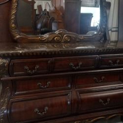 Absolutely Gorgeous Queen Bedroom Set 