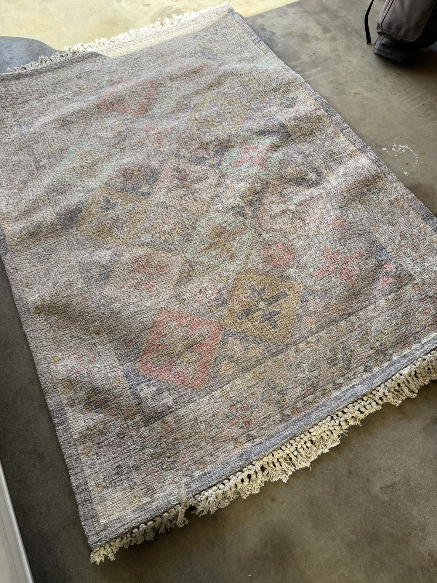 Area rug 5ft x 7ft