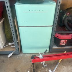 Mini Fridge 