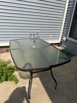 Patio table & 4 chairs