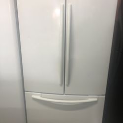White French Door Refrigerator With Ice Maker 