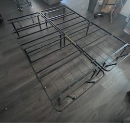 Foldable queen/twin bed fram