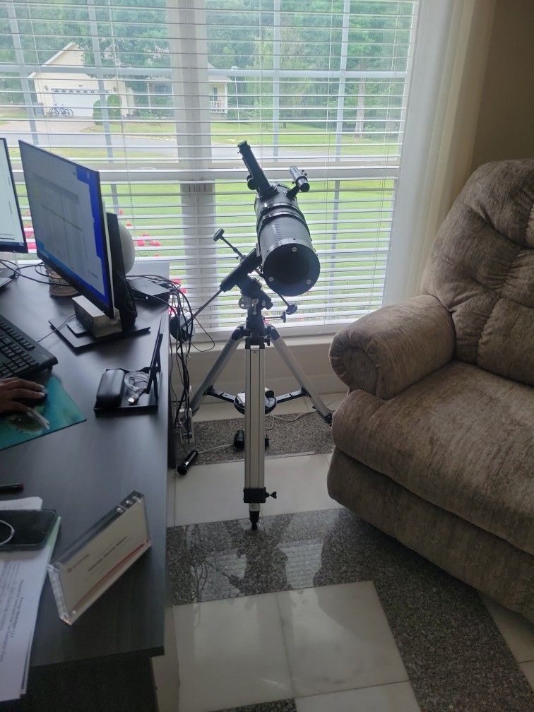 Who Wants To See The Stars.......NEVER USED TELESCOPE