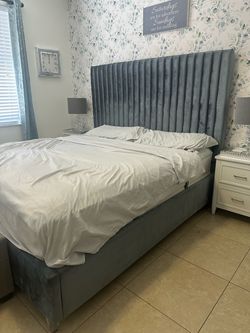 King bed, mattress, two nightstands and lamps