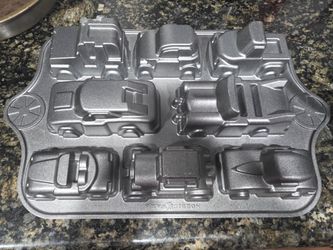 NORDIC WARE SWEET RIDES VINTAGE CARS / TRUCKS CUPCAKE MUFFIN BAKING PAN
