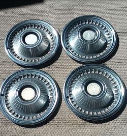 1971-72 IMPALA HUB CAPS