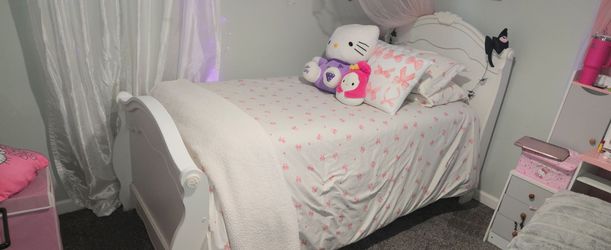 All white twin sleigh bed