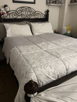 Queen Bedroom Set (Mattress Not Included)