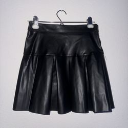 Womens Fashion Nova Super Cute Mini Skirt Size Small Faux Leather. Fits More Like A Medium Or A Tight Small.