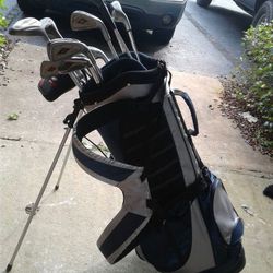 Ergonomix golf bag with clubs