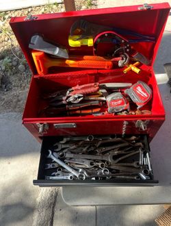 Craftsman tool chest with tools