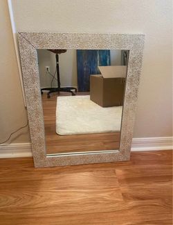 Wall mirror