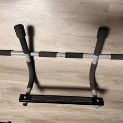 Free Ally Peaks Doorway Pull-Up Bar Steel | 440 lb Capacity as per specs
