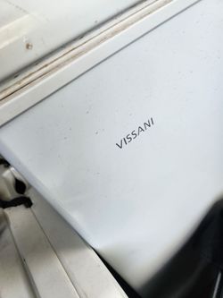 Vissani white freezer