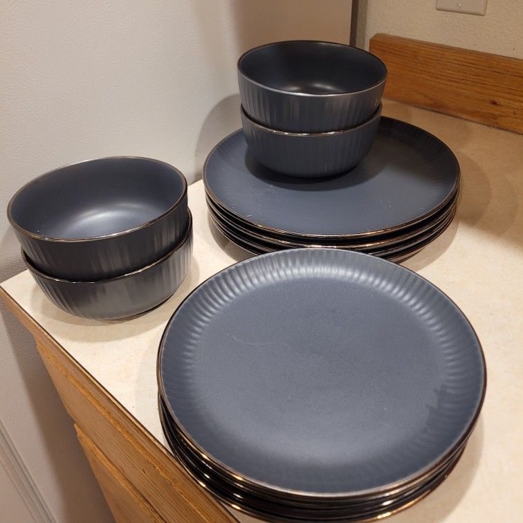 Dinnerware Set