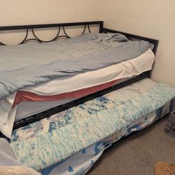 Trundle Bed -twin