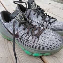  Nike KD 9 Kids Size 7Y Basketball Shoes – Good Condition