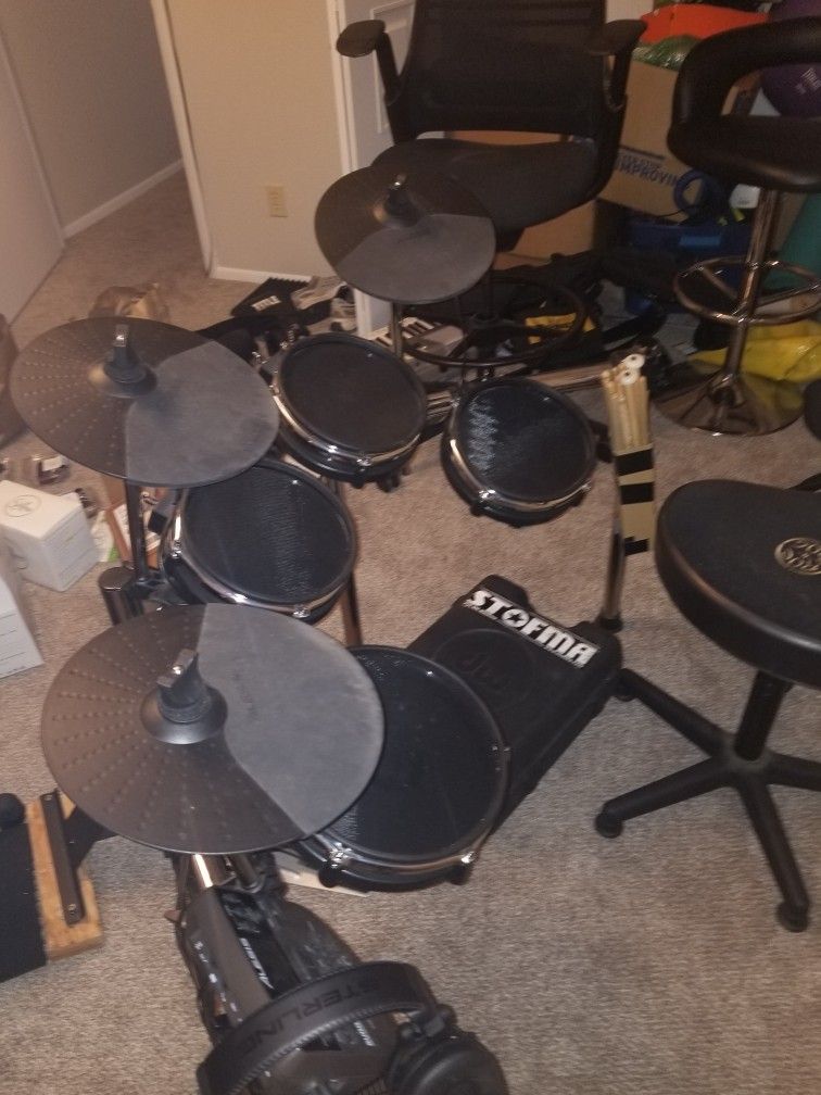 Alesis 10 Piece Electronic Drum Kit DW 9000 Double Bass Pefal
