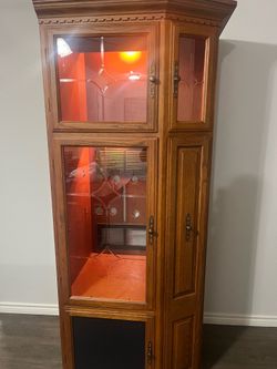 Cabinet for furniture flippers