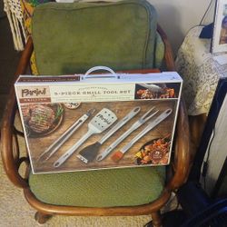 Brand New In Box 5 Piece Grill Tool Set. BBQ 