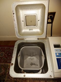 Regal Kitchen Pro Breadmaker Model K6743 Bread Machine w/Pan & Paddle