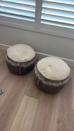 Floor pouf foot rest