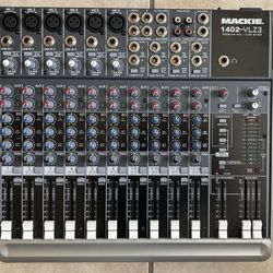 MACKIE MIXER COSOLE